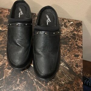 Easy Street Black Clogs  Slip-On Shoes - size 9.5